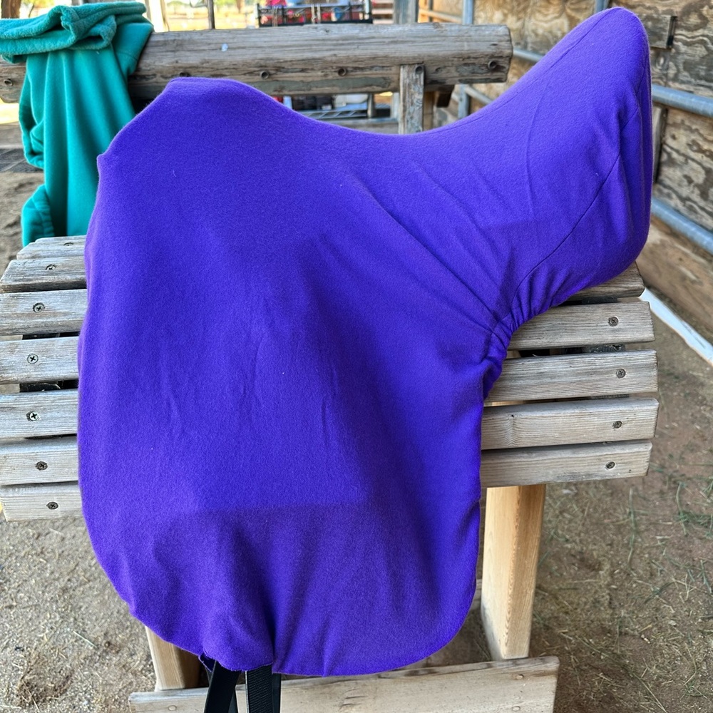 Purple flannel saddle and stirrup covers set
